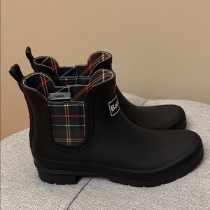 Barbour Black Chelsea Boots with Tartan Interior